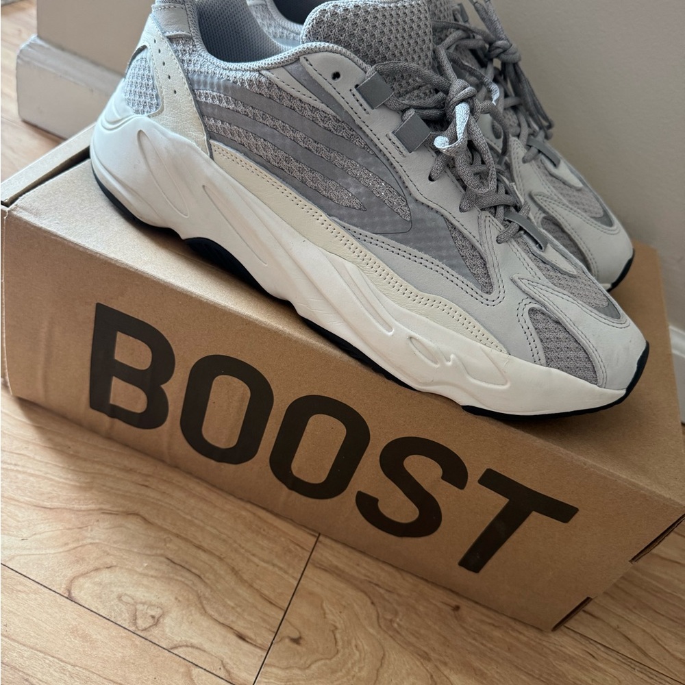 Yeezy!! Official with box! 
5 ⭐️⭐️⭐️⭐️⭐️ 9/10. Rating GREAT CONDITION